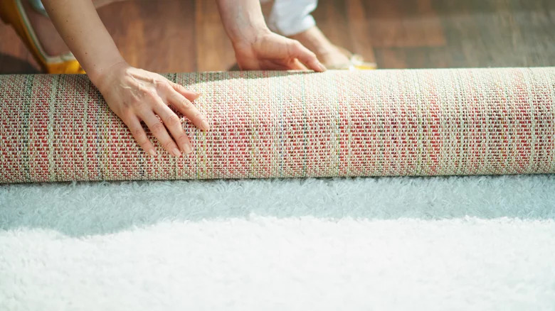 Thảm trải sàn thường ảnh hưởng lớn đến diện mạo ngôi nhà và cũng có chi phí khá cao, do đó bạn không nên vội vàng đưa ra quyết định.