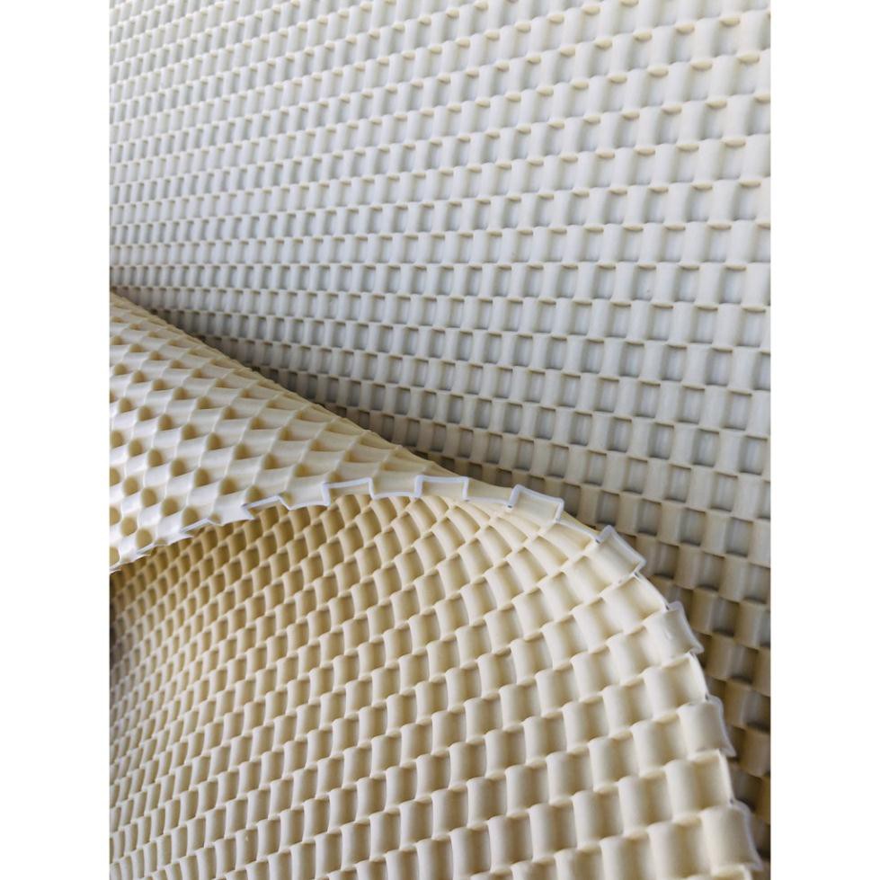 Thảm Nhựa 3D Chống Trơn Trượt Và Trải Sàn Ô Tô có thiết kế là các đường hoa văn lồi lõm chạy dọc thân thảm, mục đích là tạo ma sát để chống trơn cũng như giúp công việc vệ sinh dễ dàng hơn