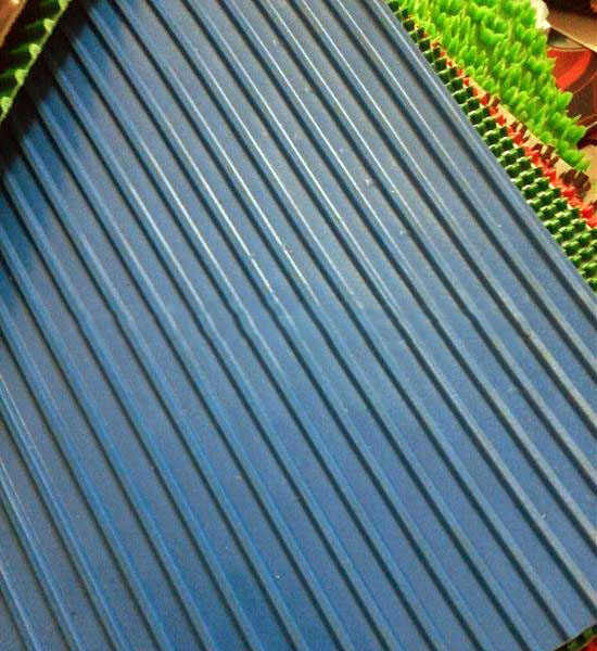 Thảm nhựa sọc dài chống trơn nhà xưởng, nhà hàng, văn phòng, khách sạn